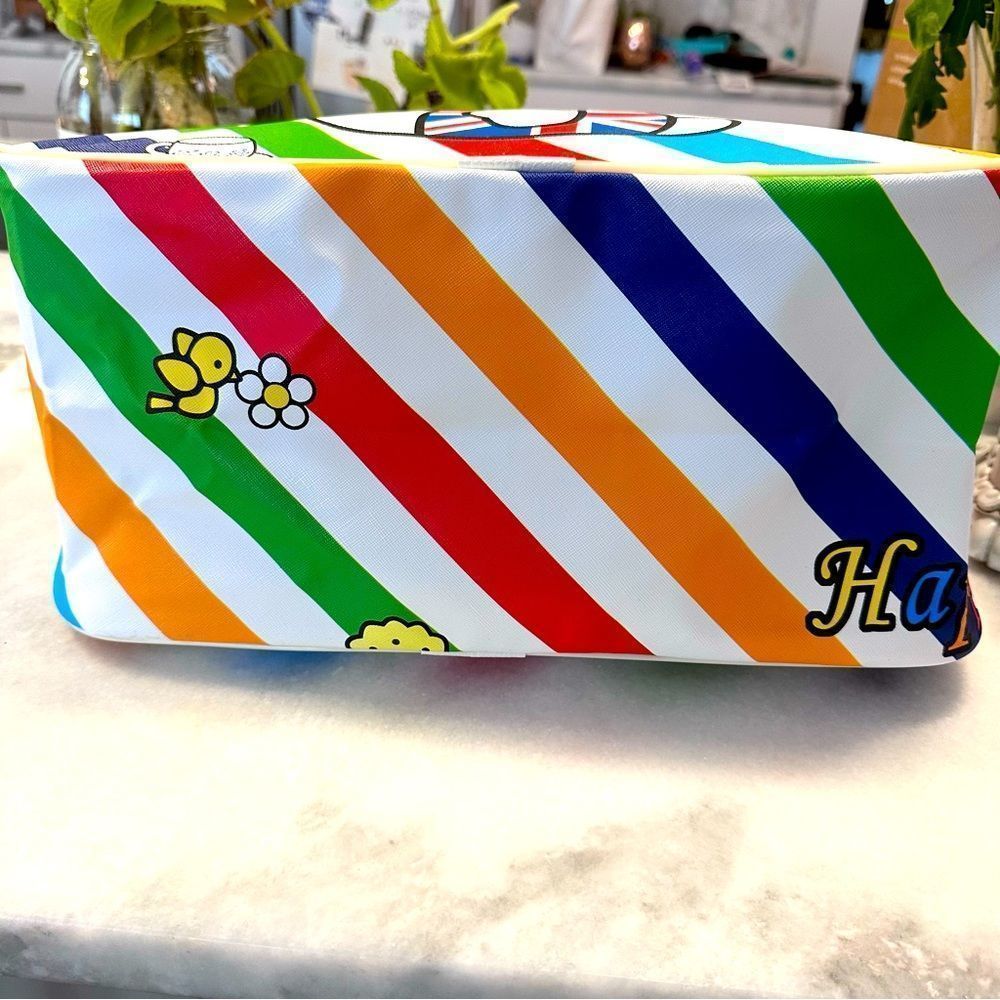 Hello Kitty Lightweight Large Travel Bag Tote UK Union Jack Rainbow Vegan Lthr - Picture 3 of 4